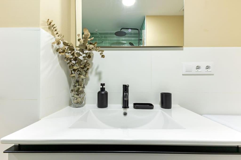 New Suite Reformada Con Excelente Ubicacion Sevilla Bagian luar foto